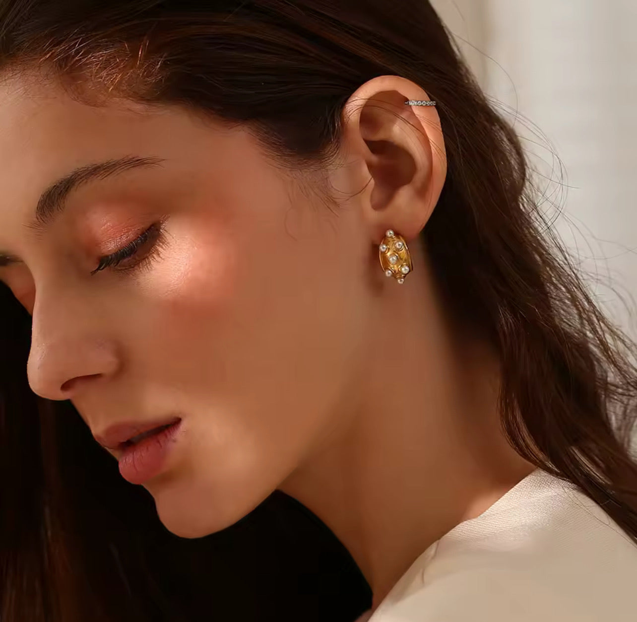 Charming heavy metal fan-shaped pearl 18K women's earrings, waterproof and non-fading stainless steel, wife gift