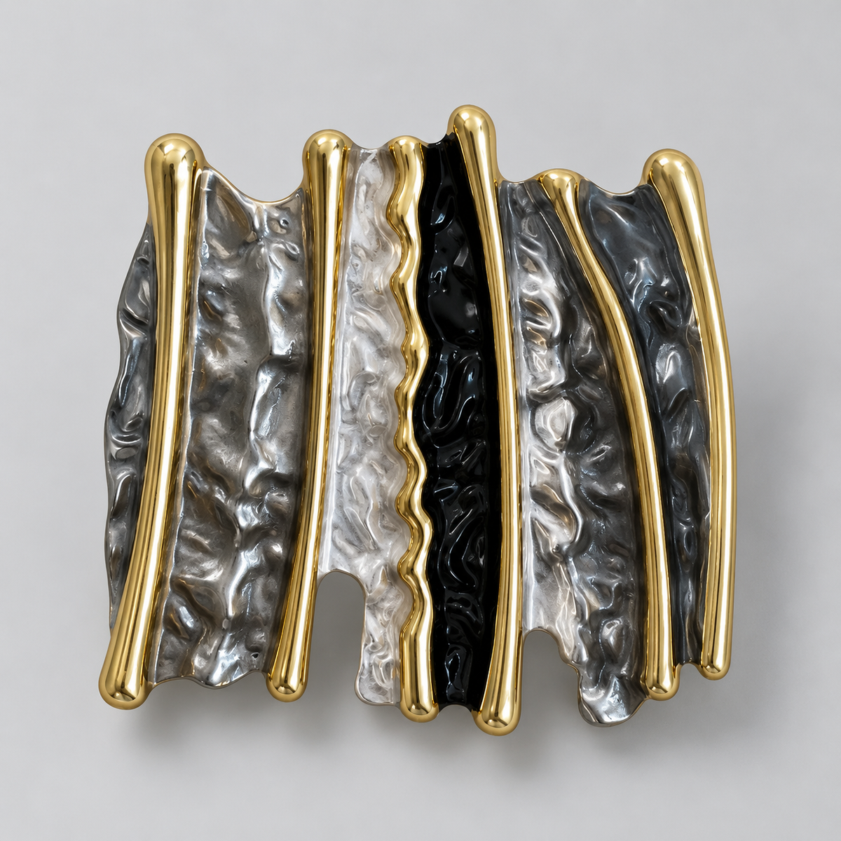 Elegant Statement Brooches & Pins – Gold-Tone Designs with Artistic Details