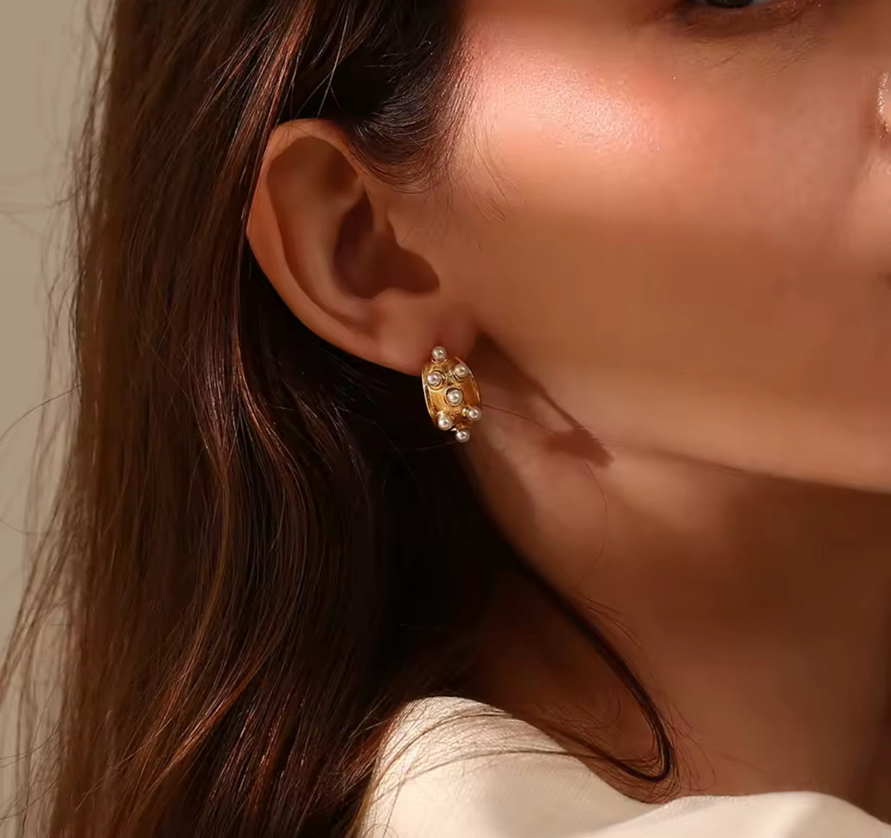 Charming heavy metal fan-shaped pearl 18K women's earrings, waterproof and non-fading stainless steel, wife gift