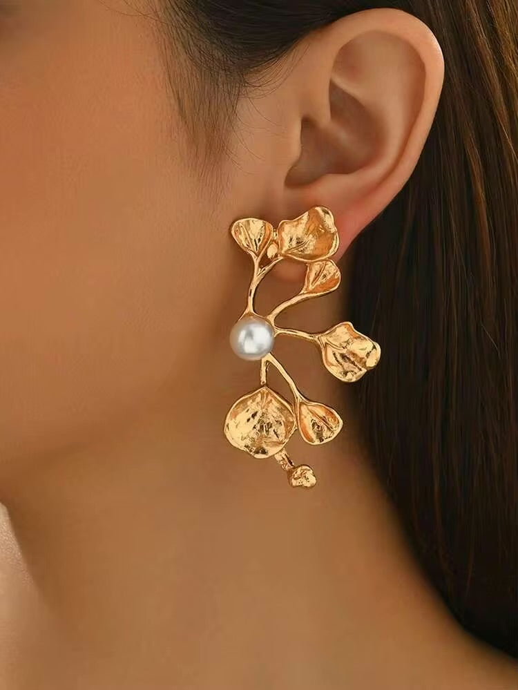 1 Pair Vintage European & American Style Long Leaf Shaped Metal & Faux Pearl Dangle Earrings For Women, Everyday Wear