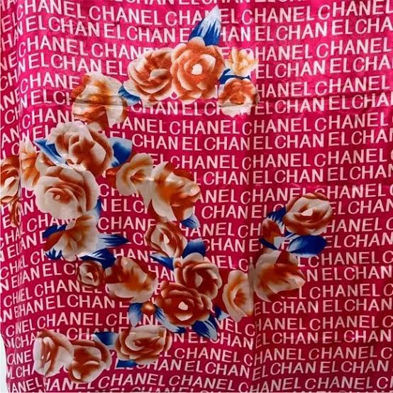 Women’s Silk Square Scarf 70×70 cm – Elegant Floral Print