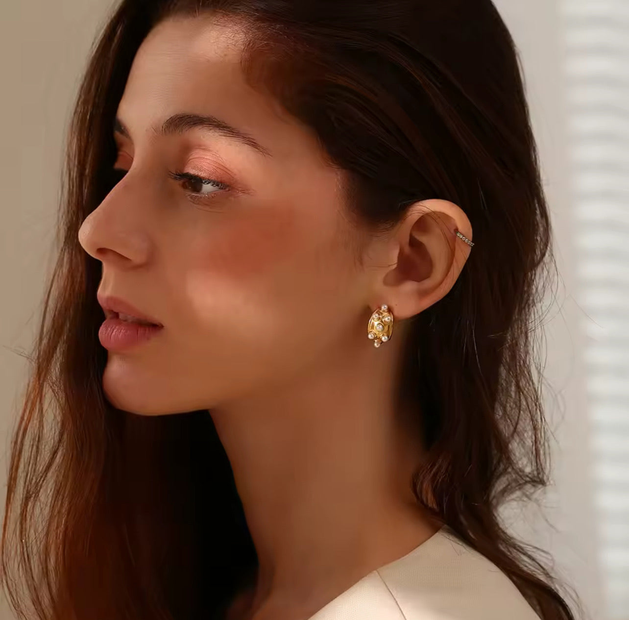 Charming heavy metal fan-shaped pearl 18K women's earrings, waterproof and non-fading stainless steel, wife gift