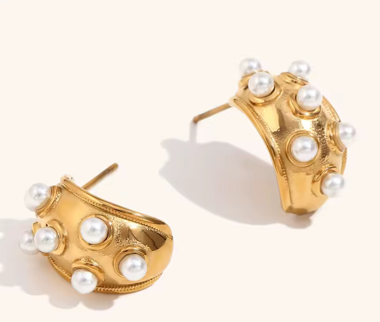 Charming heavy metal fan-shaped pearl 18K women's earrings, waterproof and non-fading stainless steel, wife gift