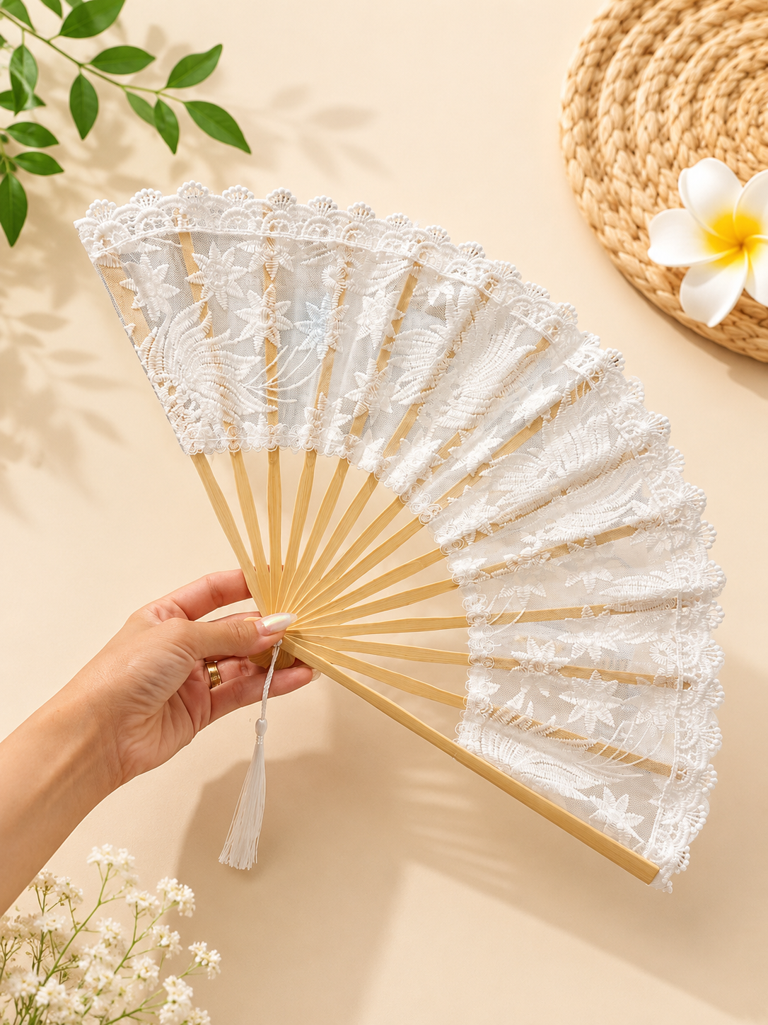 Elegant White Lace Folding Hand Fan
