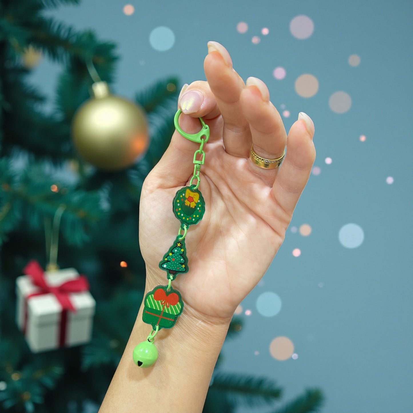 🎄 1Pc Christmas Charm Keychain – Festive Holiday Collection (Red, White & Green)