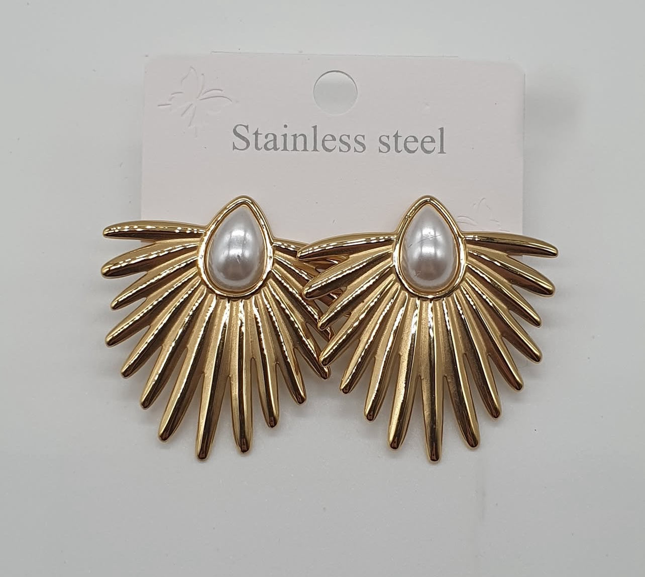 Stainless steel Teardrop earrings with mother of pearl