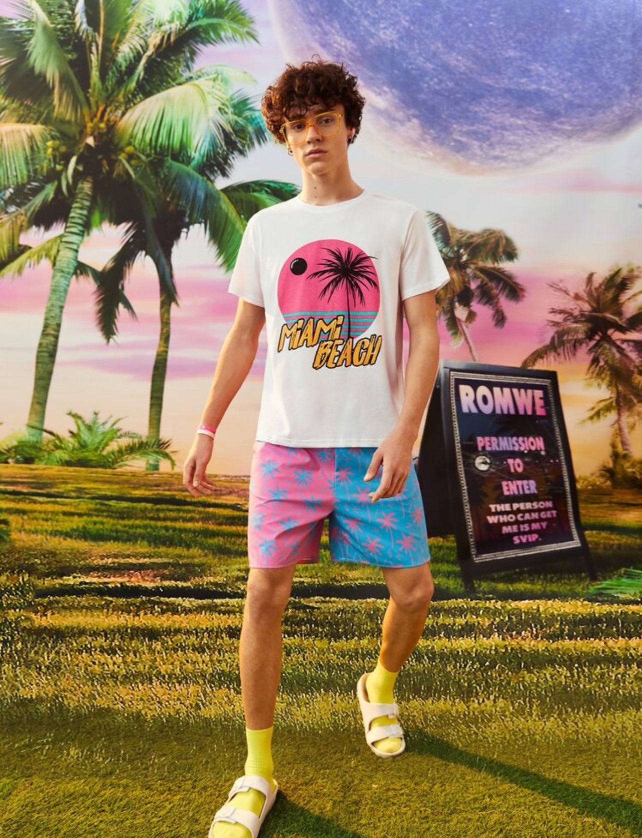 SHEIN ROMWE MEN Guys Tropical Letter Graphic Tee - XL