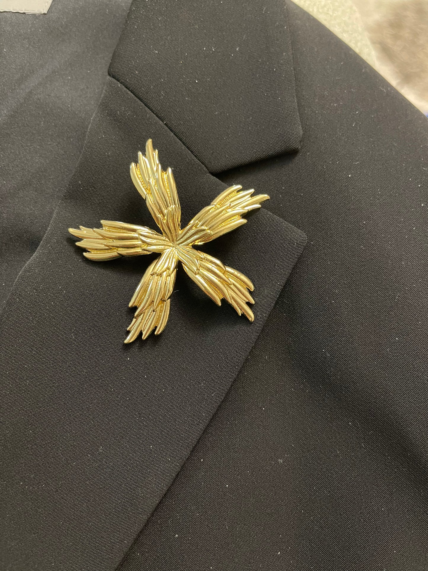 1Pc Elegant Gold Brooch Pins – Floral & Butterfly Design | Sold Individually