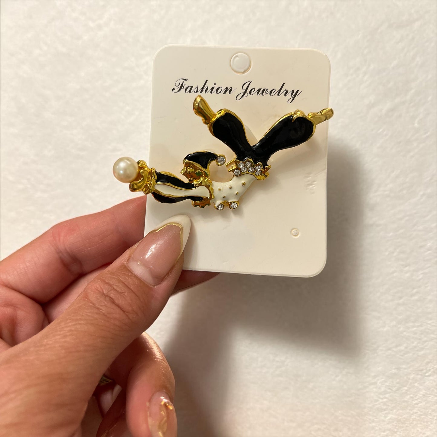 1Pc Elegant Vintage Gold Brooch Pins – Unique Artistic Designs