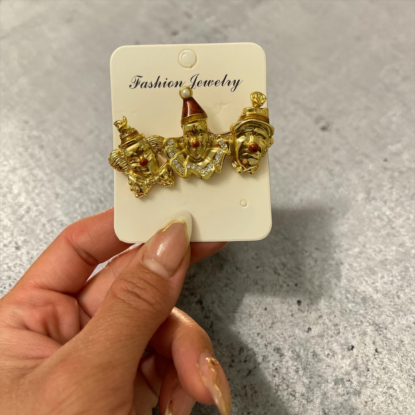 1Pc Elegant Vintage Gold Brooch Pins – Unique Artistic Designs