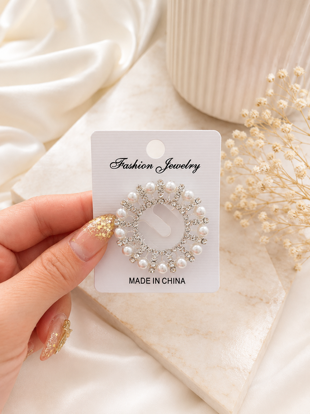 Elegant Pearl & Crystal Sunburst Brooch – Silver Tone Pin