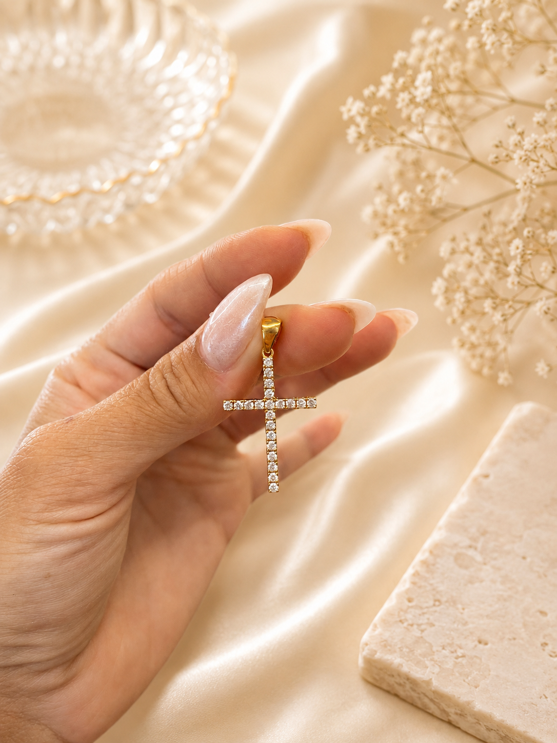 Gold-Plated Zircon Cross Pendant – Elegant Fashion Jewelry